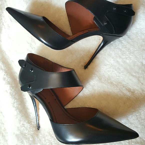 Elizabeth and James Black Heels - Picture 3 of 8